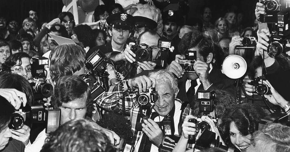 Vintage photographers with flashbulb cameras